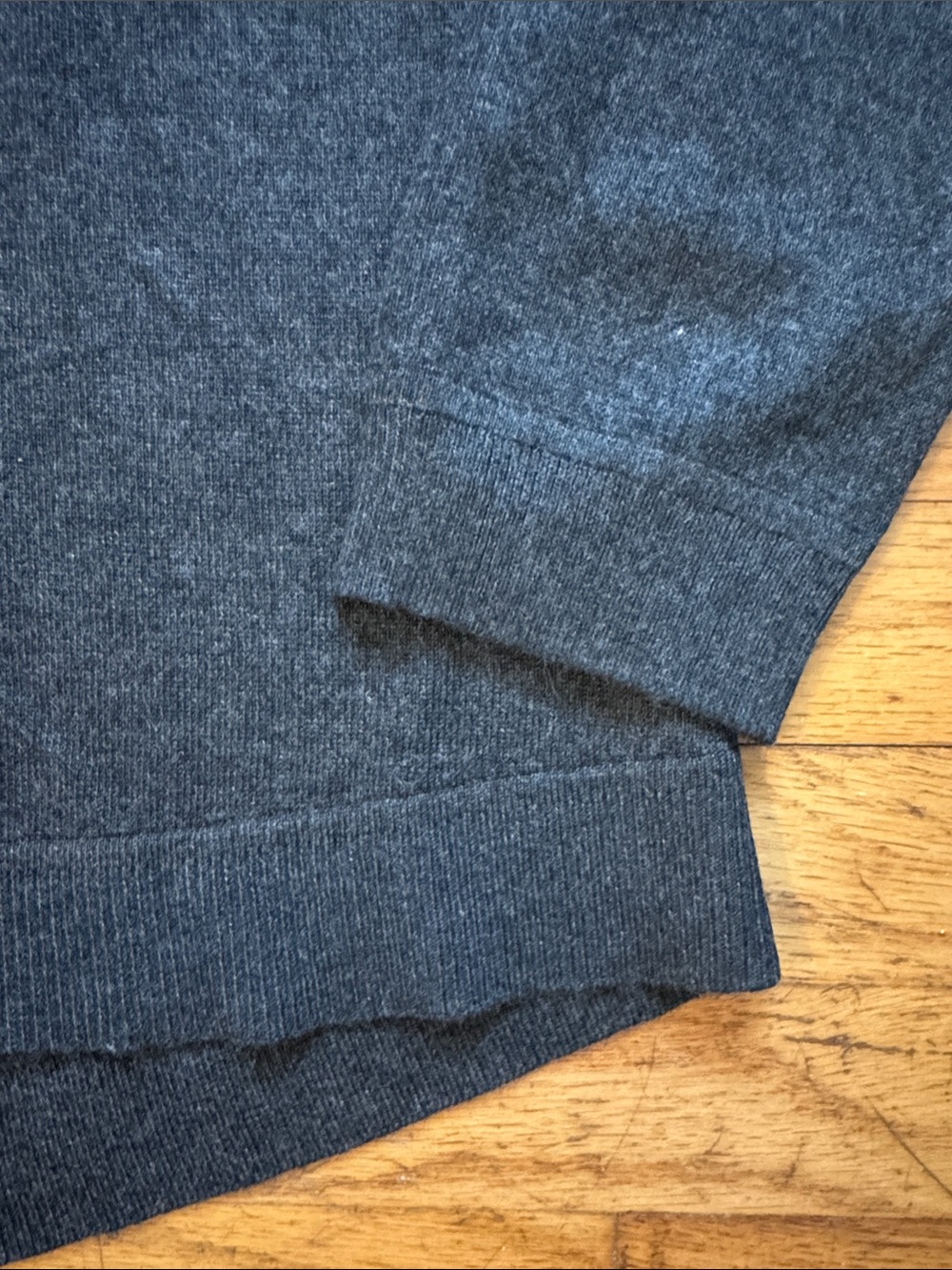 Cable & Gauge Women’s Charcoal Crewneck Sweater - Picture 4 of 6